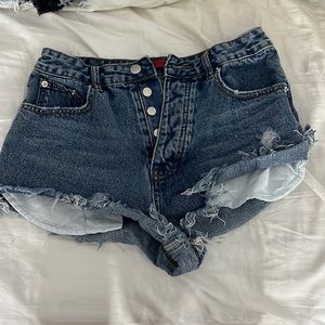 size medium Jean shorts (NEVER WORN)